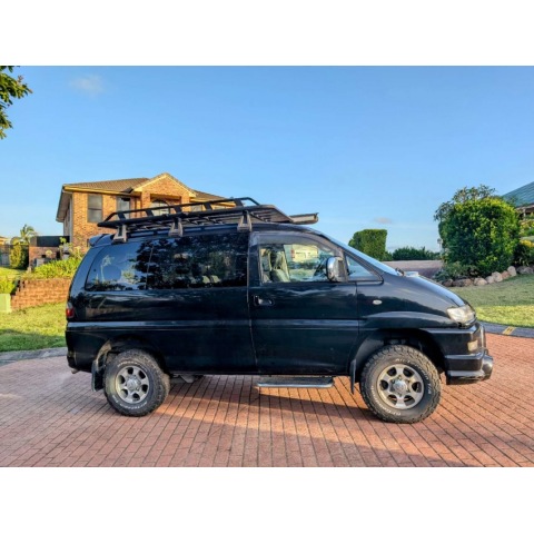 Mitsubishi Delica 2005 black (SOLD)